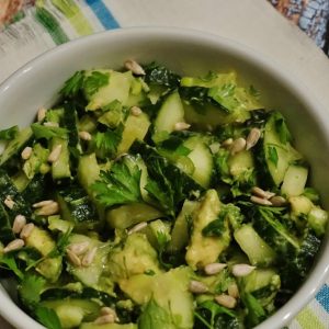Receita de Salada de pepino com Abacate e Sementes
