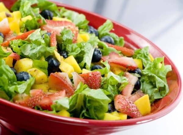 Salada de Folhas e Frutas