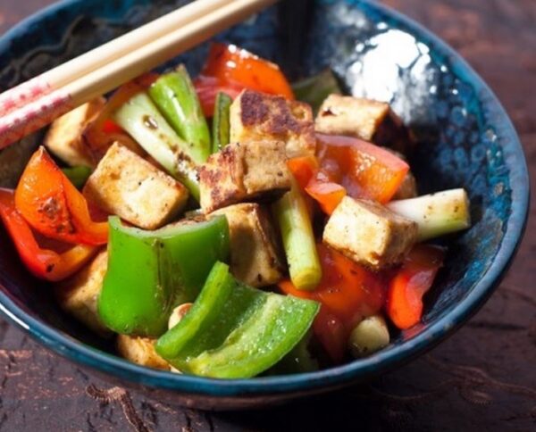 Ingredientes de Tofu com Tomate e Pimentão