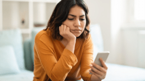 Ansiedade digital: Como o uso excessivo de telas afeta a saúde mental